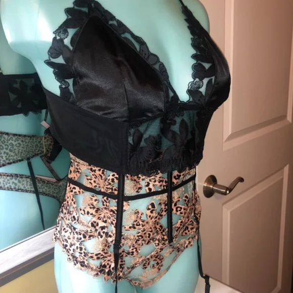 Victoria’s Secret Cheetah & Black Floral Embroidered Bralette Garter Panty Set L